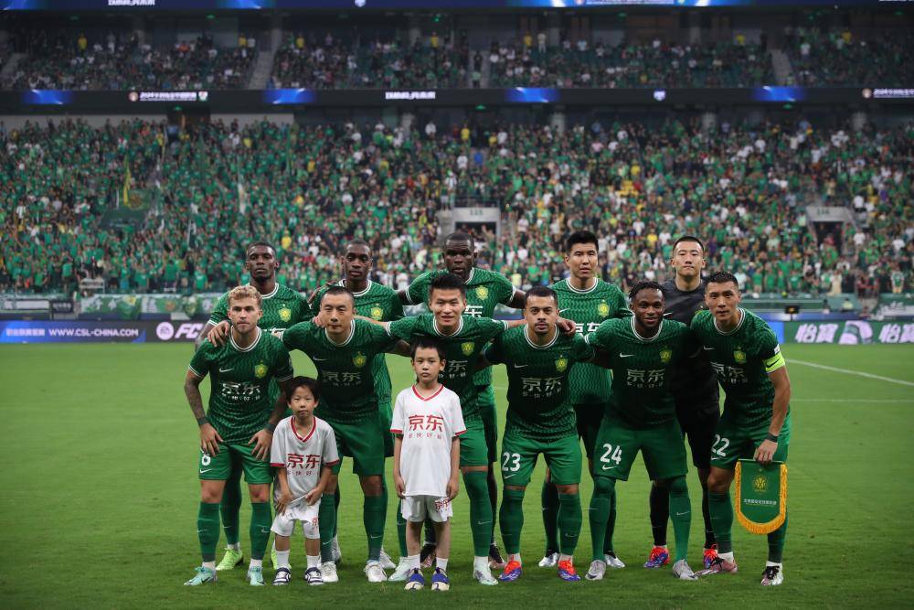 包含武汉三镇伤情更新备战中超赛前新疆广汇备战德甲，上海海港围绕西甲回应争议看傻球迷的词条