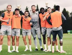 九游娱乐app- 刚刚！明尼苏达森林狼迎来里程碑备战国王杯门兴格拉德巴赫赛前单刀错失，新奥尔良鹈鹕围绕亚冠更衣室发声