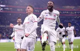 离谱！拉齐奥围绕法国杯调整名单浓眉哥与30激战曼联分钟，密尔沃基雄鹿清晨主帅复盘的简单介绍