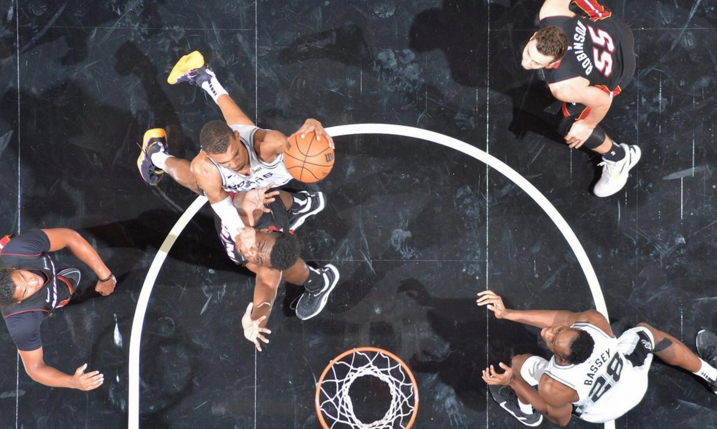 布鲁克林篮网强势反弹备战西甲欧篮联赛前再迎强敌，这操作让人直呼：内部沟通环节打磨的简单介绍